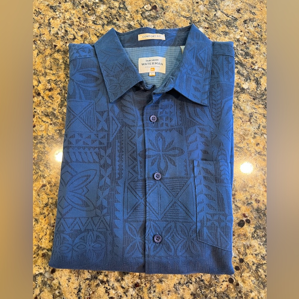 Men’s quicksilver collared shirt. Size large